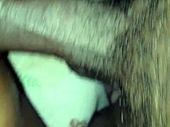 本物の痴女がドッグスタイルで突かれて激しい快楽を感じる