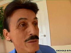 צפה בי שולטת על זר במשחק BDSM משפיל