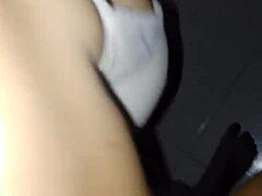 chava mostrando las nalgas en tanga y abri�ndose el culo