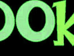 Våd hjemmelavet blowjob fra par med ægte kuk, bøjet over luder, fører til cumshot fetish