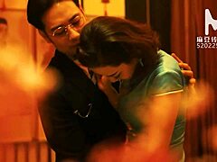 Intensa Sesión de Masaje al Estilo Chino con Su Qing Ke Montando y Masajeando a Puta Asiática Caliente hasta el Orgásmo con Paja y Mamada