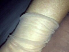 Оу, виж тази гореща жена да прави футджоб в найлонови чорапи и колготки до кумшот!