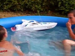 Prokletstvo! Sveži mladi 18+ plavi twinci imaju divlji bareback seks!