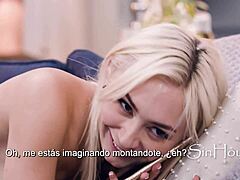 Kleine blonde Babysitter betrügt mit Telefonsex während sie von schwarzem Kerl gefickt wird.