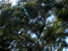 Brune percée excitée belle-fille baise son beau-père espagnol au bord de la piscine avec éjac