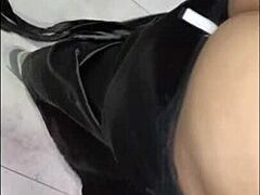 Wachtend op eten, spot ik grote Braziliaanse kont en verlang mijn lul erin te schuiven.