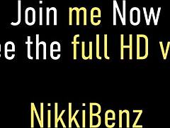 कैमरा मैन कर्वी ब्लॉन्ड निक्की बेंज के फेस पर ह्यूज जिज लोड ब्लास्ट करता है डॉगीस्टाइल के बाद।