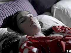 BFF babák felnyársalva a farokra misszionáriuszban, szűk punci szopásával orgazmusig.