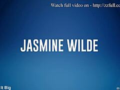 Курвистые латинос шлюхи Элла Нокс и Джасмин Уайлд устраивают двойные неприятности в сексе в джинсах