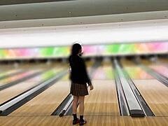 いたずらアイドル・アミナがチンポつかんで歌い踊るベッド上😈パート1