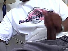 मोनिका मैटोस बाल्कनी पर न्यूट्रल सीन में पमेल्ड होती है। फिर अंदर टॉयज और फेशियल के लिए जाती है।