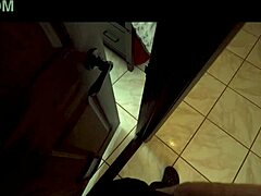 Hei, vrei să te alături în seducerea mamelor mele vitrege lesbiene?