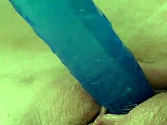 i play with my new dildo cleverly