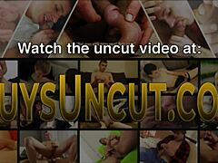 Twink jari kulup dan tarik kontol besarnya cepat