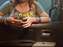 Desi randi plukket opp på veien og knullet hjemme med skittent hindi prat