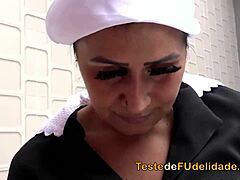 Em uma Orgia Brasileira Animada na Piscina, a Empregada Quente Alessandra Marques Junta-se ao Grupo para Dupla Penetração com Tetões Grandes e Ação de Pau Grande