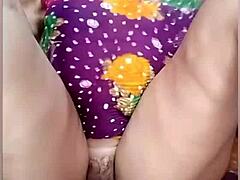 Very sexy Indian babe poses seductively