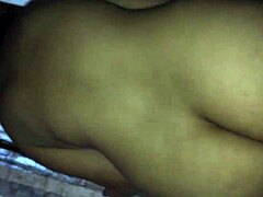 ناينا بابهي تمص صدري الكبير بشغف في مشهد حميم