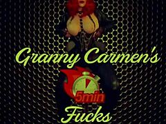 Bedstemor Madam føler intens nydelse da klienten får hende til at komme hårdt