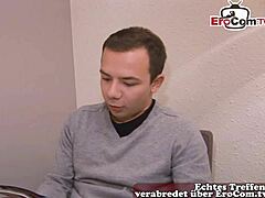 Hej, tato hubená německá studentka teenka 18+ dělá sex casting šukání s cizincem.