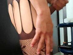 Loving those skirts on a hot shemale 😍