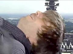 ケリー・トランプがスーパーウーマンとしてクラシックレトロポルノ