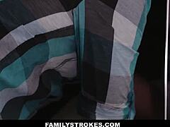 רימיתי את החורגות הזונות שלי בחג ההללוין לזיין בקבוצה