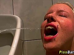 Golden shower enthusiast gets kinky facial