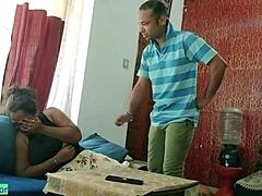 Ma copine indienne du village chevauche bite monstre en levrette ranch avec ami