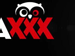 О блин, эта блондинка зрелая леди жаждет толстый черный хуй прямо в жопу для секса и кончания