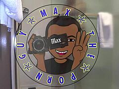 Karma wrijft haar grote kont op mijn lul