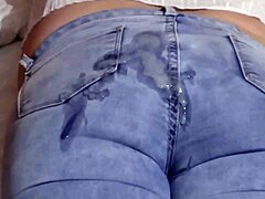 Hagyd abba a maszturbálást, élvezz a seggemre, könyörög a mostohaanya nagy puncival