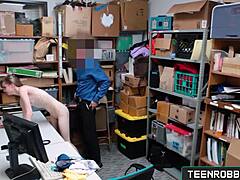 ああそうよ、すごく悪い子だからラフドッグスタイルと中出しで罰して！ティーンラバーズ・コム・カタリーナ・ペトロフ