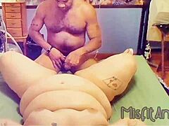 גרמת לי לגמור פעמיים עם הזין הענק שלך, דיפ תרואט ודוגי סטייל עם התחת הגדול