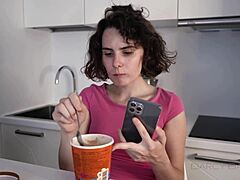 Adik tiri, film aku lagi masturbasi di dapur!