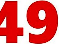 Жена наслаждается молодым и зрелым любовниками, пока куколд-муж нервно снимает