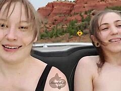 Raka fittor-tjejer onanerar offentligt i väglopp med LaceyKaye, TheSharkQueen och SmartyKat314.