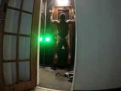 Gigi Breeze Gloryhole Blowjob'larını Profesyonel Gibi Hallediyor Bu Arka Görüntü Sahnede 😏