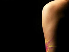 Смотри, как моя 18-летняя задница прыгает сильно