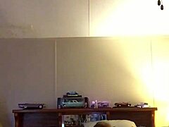 Fodendo minha esposa na cama do quarto.