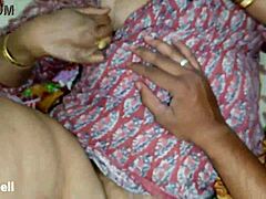 Min rigtige bhabhi viste mig hardcore sextricks på hindi uden at spørge.