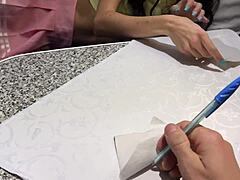 فتاة نحيفة لطيفة في القطار تخسر في الكروت وتركب زب كاولغيرل في الهواء الطلق