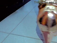 Тройка с две похотливи заварени сестри, които ближат путки и чукат