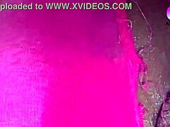 Teen peluda 18+ experimenta ação anal close-up com cara africano. Sexo doce leva a gozada cremosa dentro.