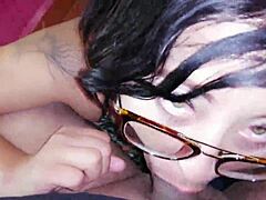 Huera putita mexicana da chupadas de verga con lindos ojos verdes, ella sabe mamar muy bien 😍