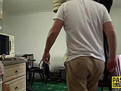 Bu küçük memeli gerçek 18+ genç Alman bondajda bağlı derin boğaz izlerken çok tahrik oldum