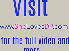 Klasna kancelarijska vrušica uzima analnu dvostruku penetraciju u trojci