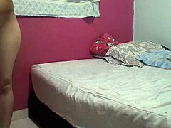 Hey, checa el coño y culo enorme de esta esposa latina, es masivo como el de la esposa de mi hijo