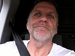 Uwielbiasz to twarde amatorskie rżnięcie w dupę dojrzałej niemieckiej żony Mili Milan z jej ogromnymi naturalnymi cyckami?