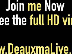 ¡Oye, mira a la cougar Deauxma mirando mientras el marido folla el culo a la madura rubia Sally D’Angelo en acción anal lésbica!